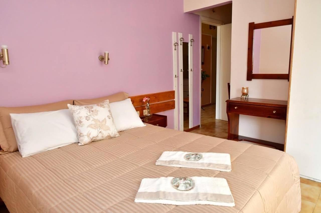 טולון Konstantinos Apartments מראה חיצוני תמונה