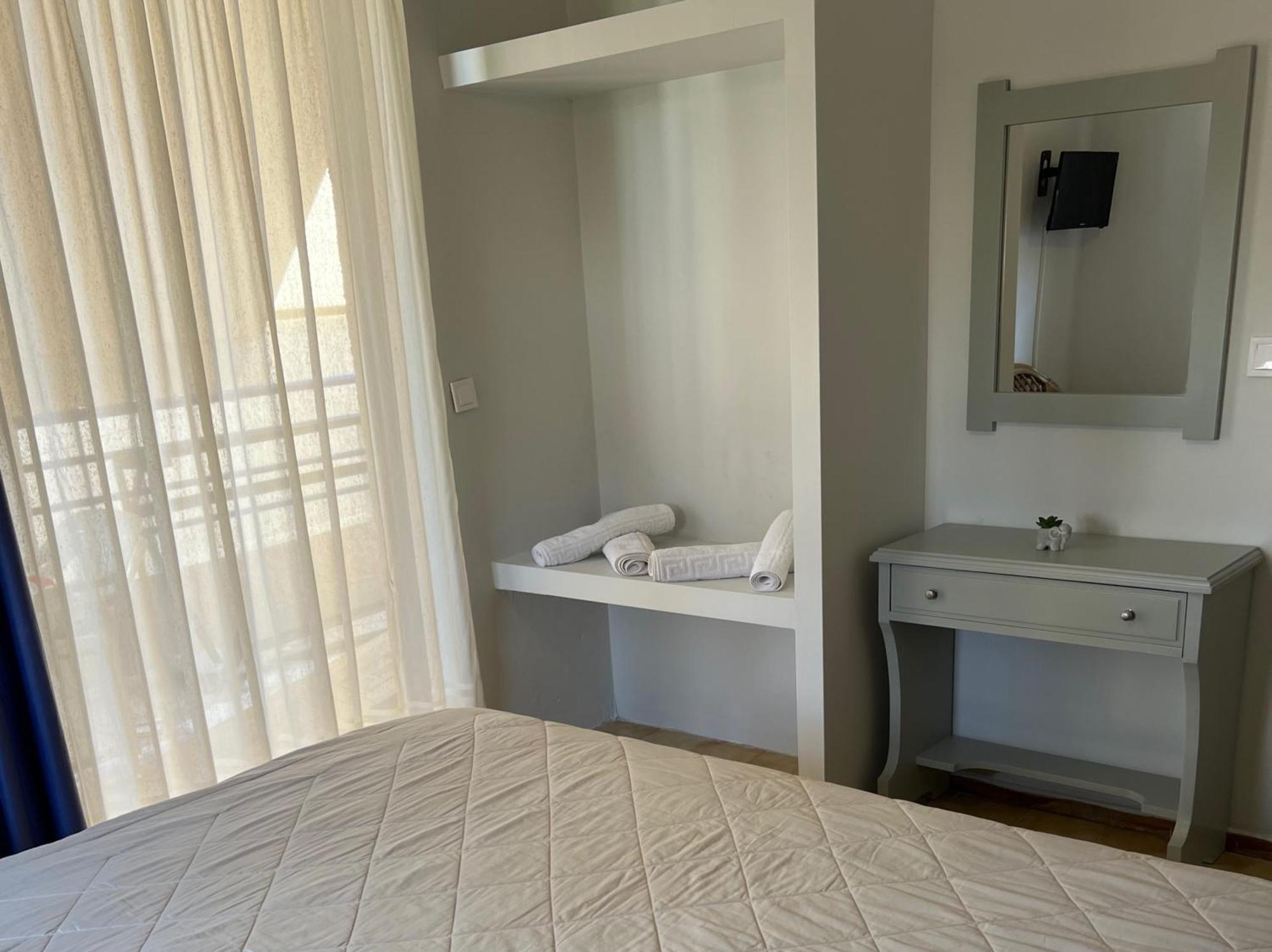 טולון Konstantinos Apartments מראה חיצוני תמונה